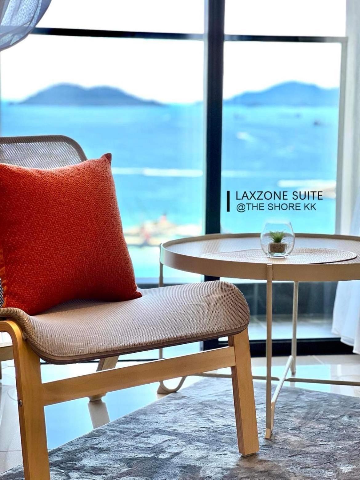 The Shore Cbd Kota Kinabalu By Laxzone Suite Exterior foto