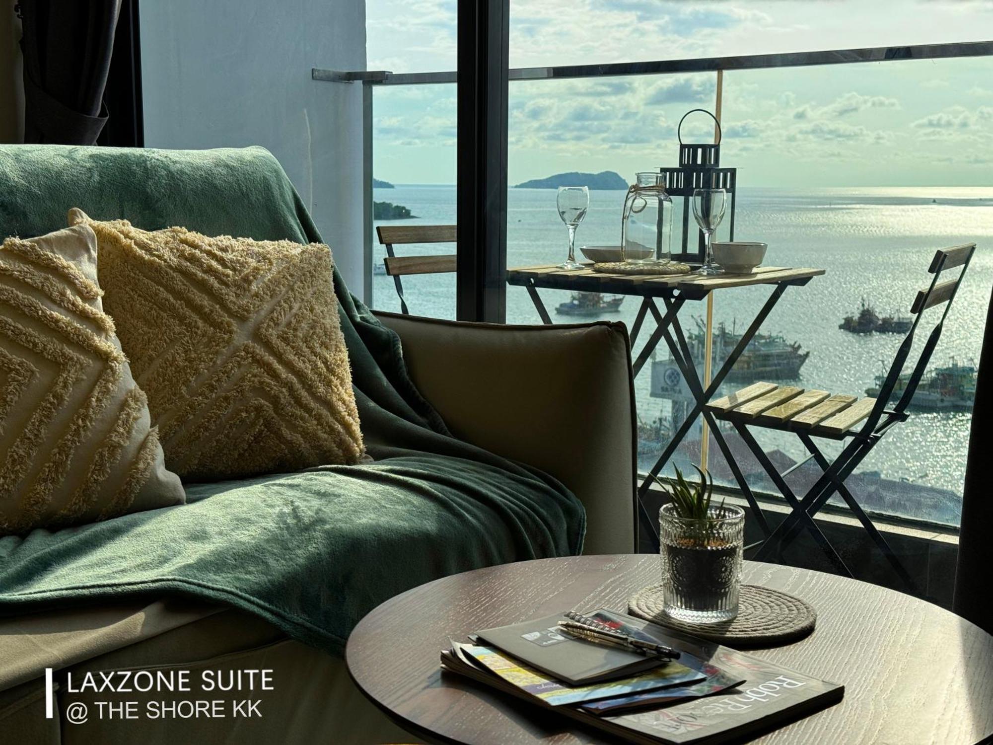 The Shore Cbd Kota Kinabalu By Laxzone Suite Exterior foto