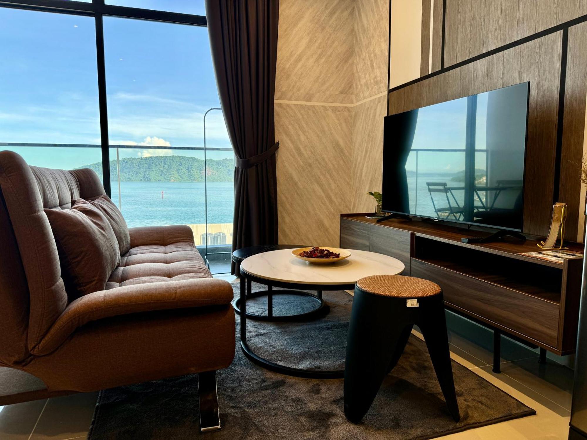The Shore Cbd Kota Kinabalu By Laxzone Suite Exterior foto