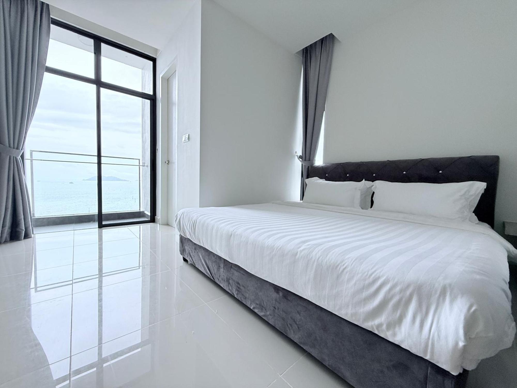The Shore Cbd Kota Kinabalu By Laxzone Suite Exterior foto